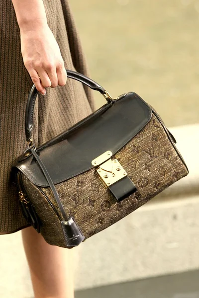 Look 60